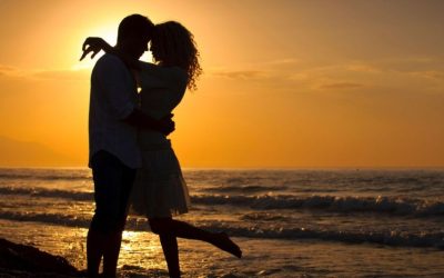 Planes románticos en la Costa Cálida: Escapadas para celebrar el amor